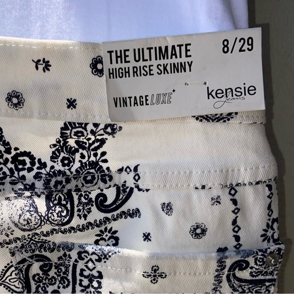 NWT Vintage Lux ultimate high rise skinny Jeans from Kensie. Raw edged hem. - Picture 2 of 9